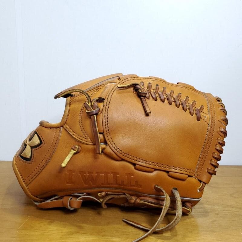 アンダーアーマー 金子千尋モデル 廃盤品 激レア 良品 投手用 硬式グローブ