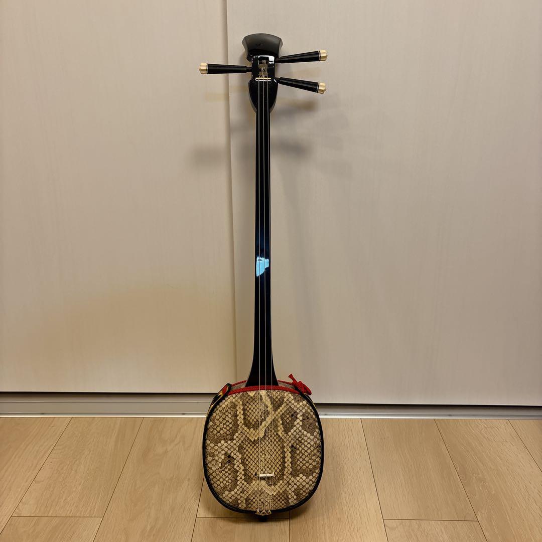 【送料込】 【美品】沖縄三線 人工皮張り 高級三線 【専用ケース付】