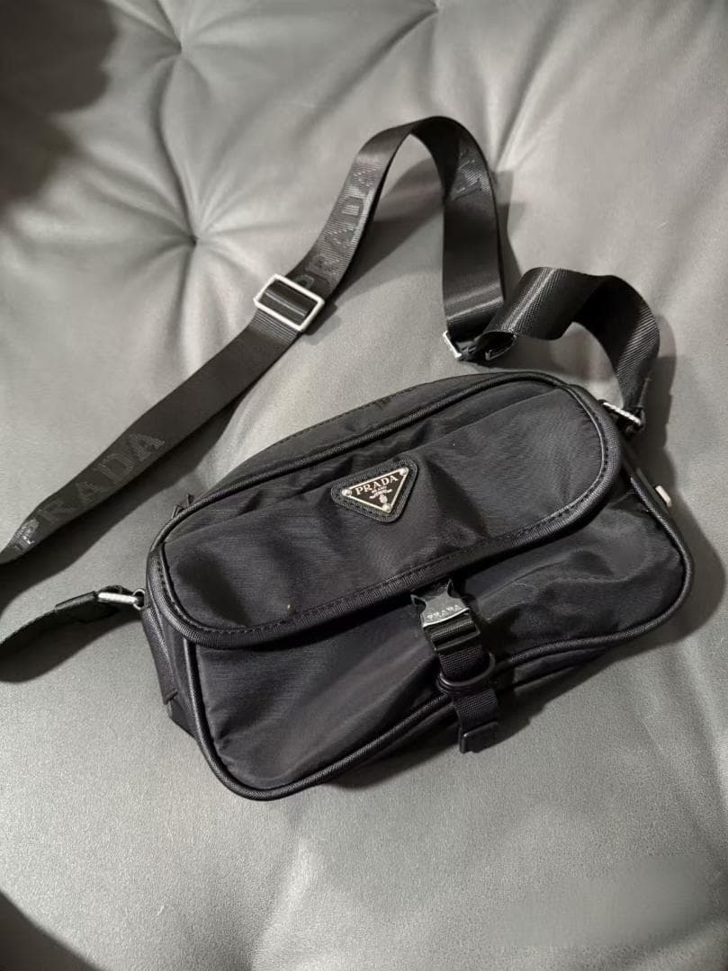 VIP顧客・プラダ再生ナイロンとサフィアーノレザー ショルダーバッグ