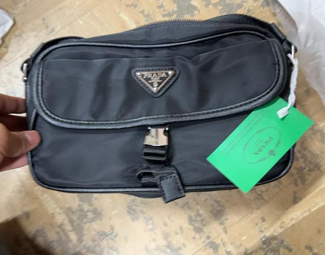 VIP顧客・プラダ再生ナイロンとサフィアーノレザー ショルダーバッグ