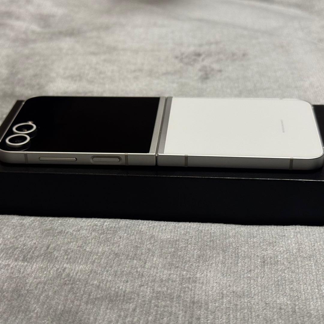 【ジャンク】Samsung Galaxy Z Flip6 256GB