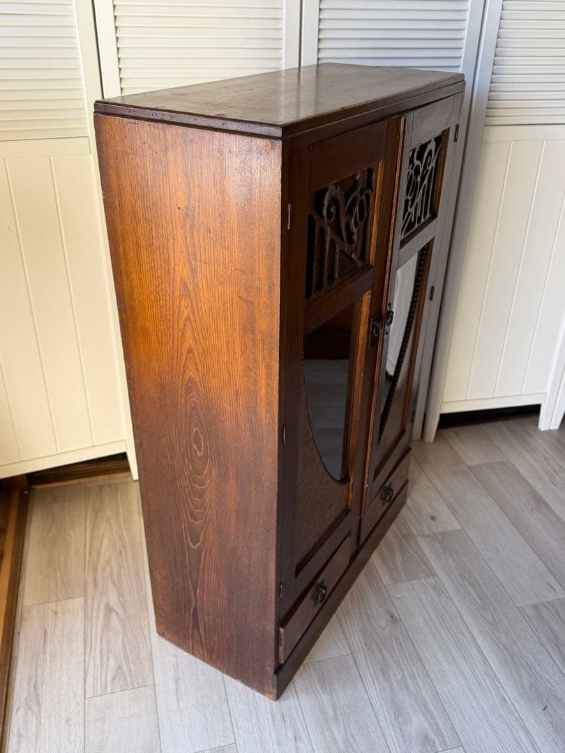 飾り棚 茶箪笥 レトロ 木製 古家具 アンティーク ゆらゆらガラス 木彫り