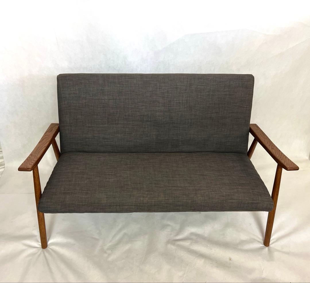 オーク無垢材フレームソファ・ダークグレーファブリック・横幅132cm