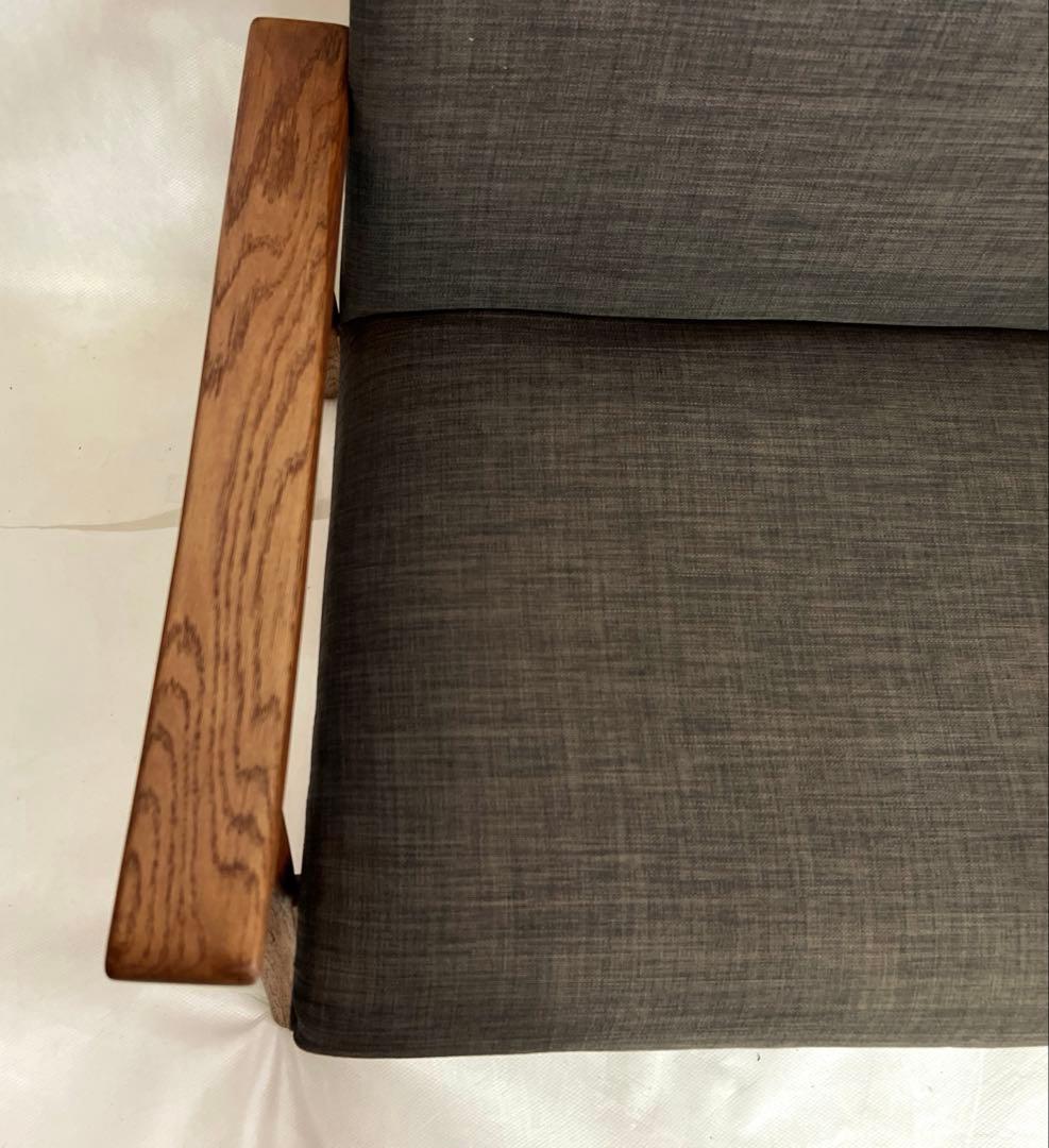 オーク無垢材フレームソファ・ダークグレーファブリック・横幅132cm