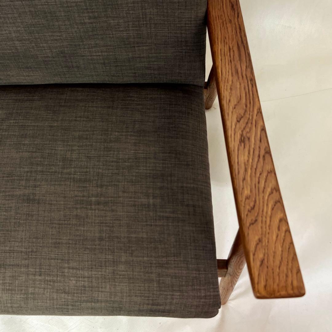 オーク無垢材フレームソファ・ダークグレーファブリック・横幅132cm