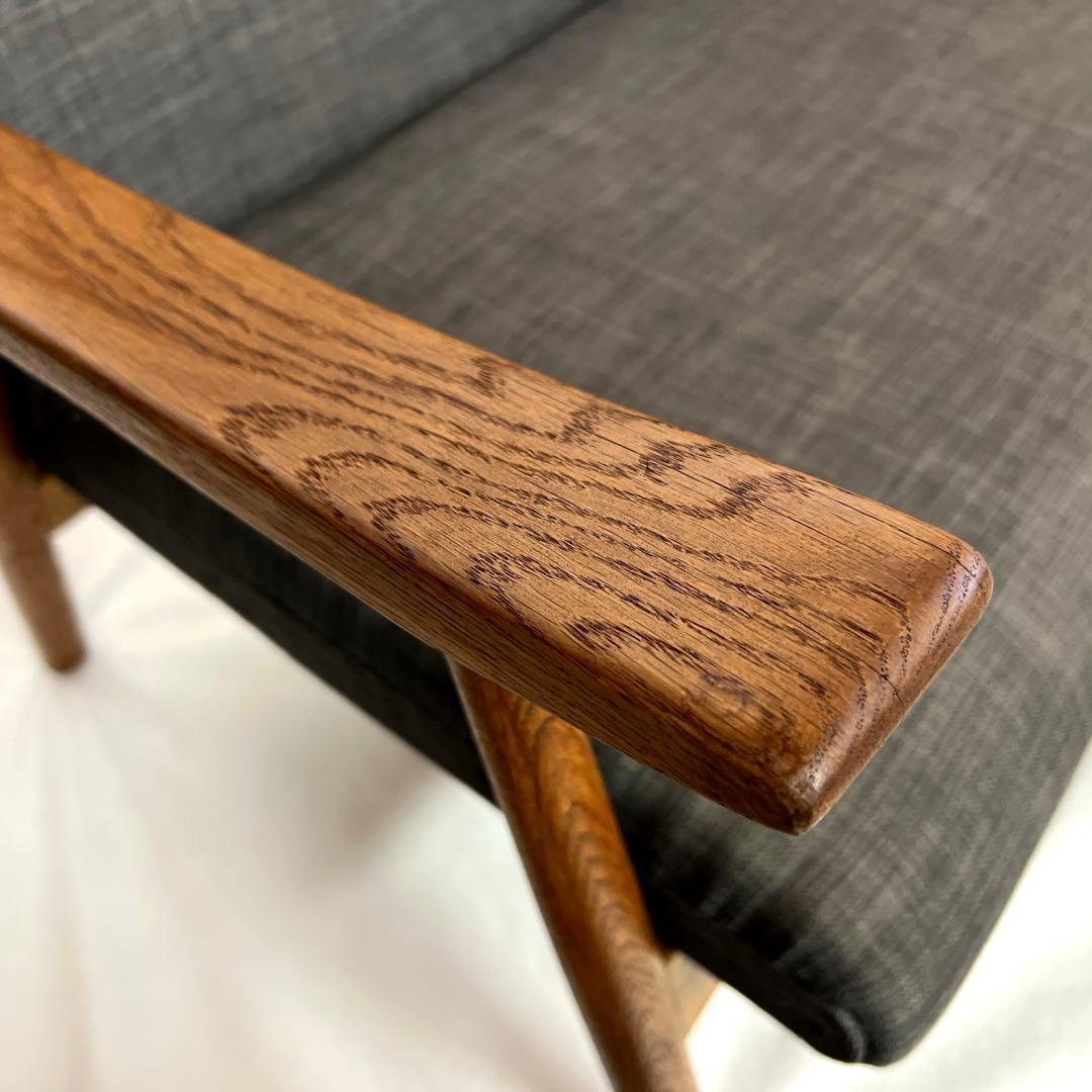 オーク無垢材フレームソファ・ダークグレーファブリック・横幅132cm