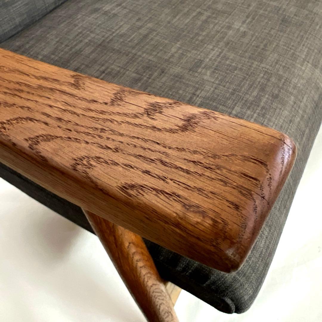 オーク無垢材フレームソファ・ダークグレーファブリック・横幅132cm