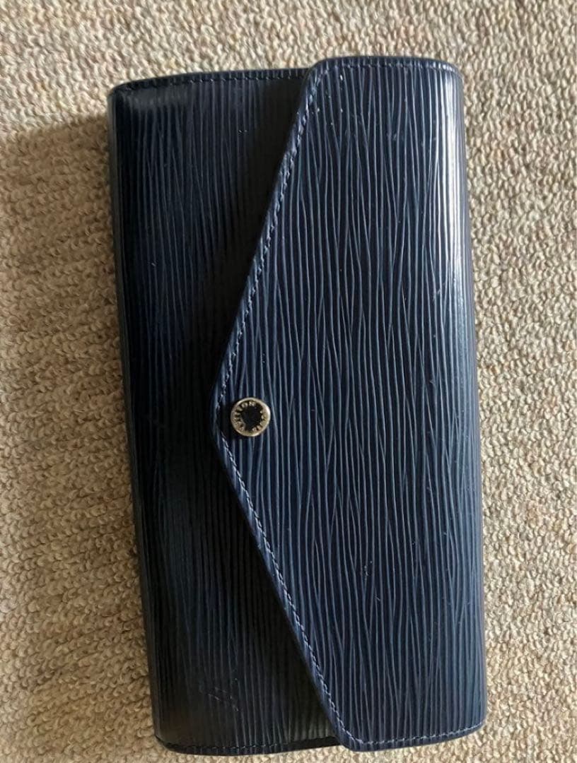 Louis Vuitton エピレザー 長財布 ネイビー