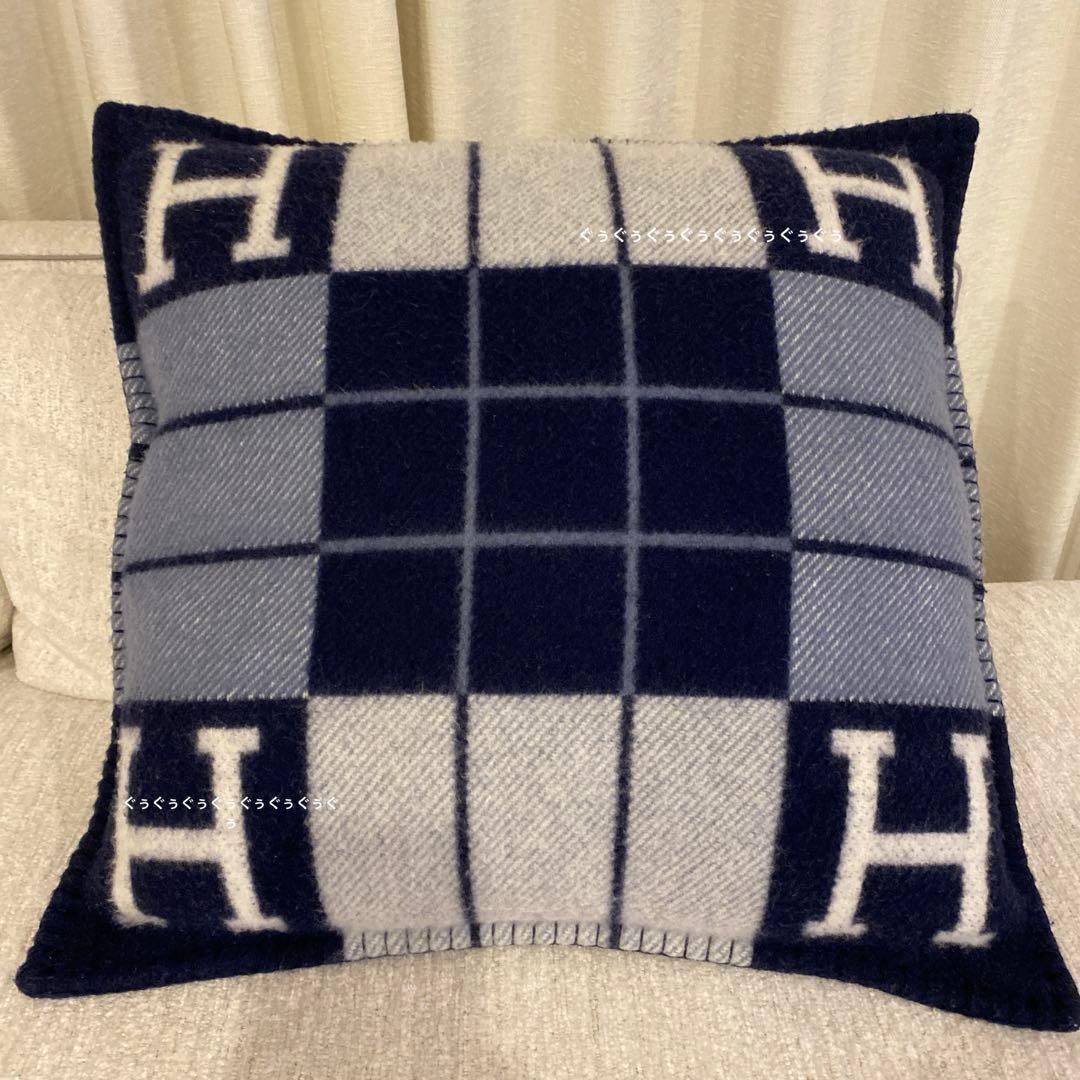 【2個セット】HERMES　クッション　アヴァロンⅢ エクリュ×カバン　紺