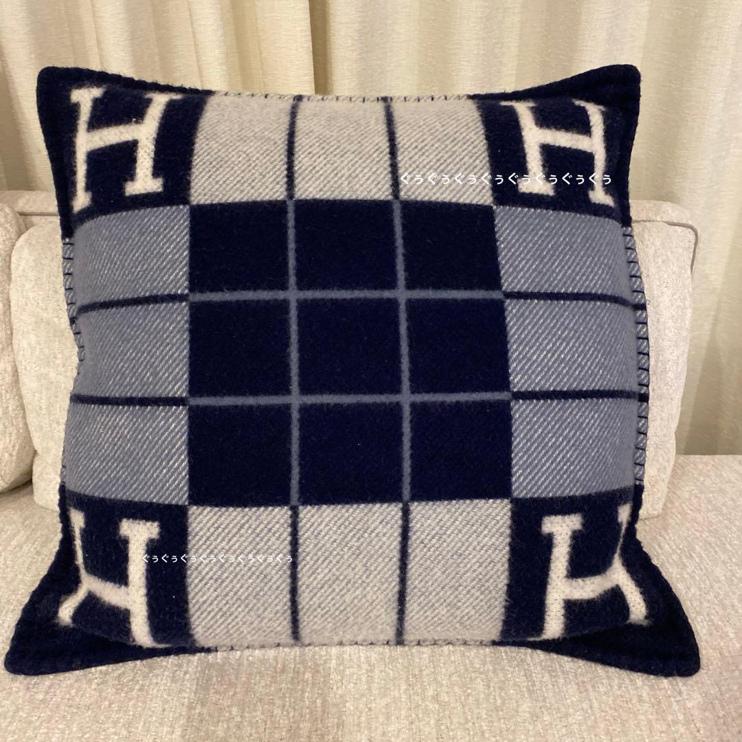 【2個セット】HERMES　クッション　アヴァロンⅢ エクリュ×カバン　紺