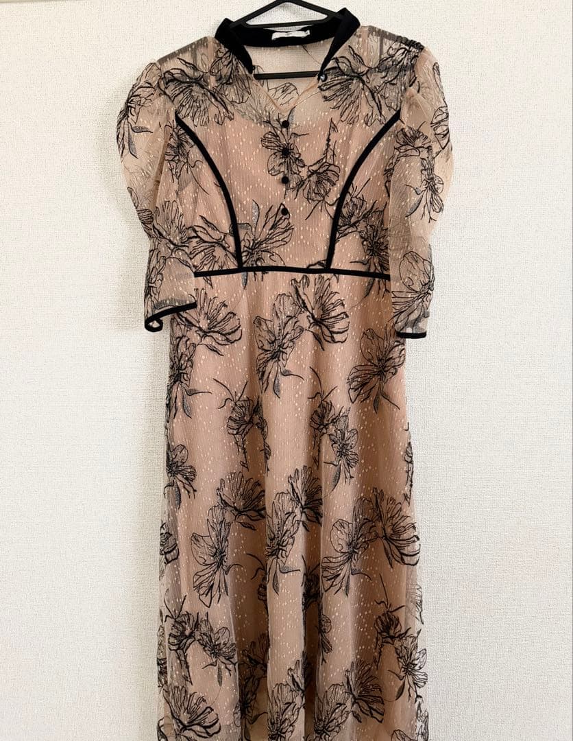 leja パイピングハイネック花柄ラメレースワンピースドレス