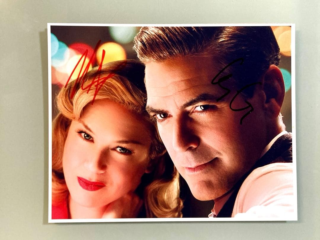 ジョージクルーニーとレニー・ゼルウィガー直筆サイン入り超大型写真…