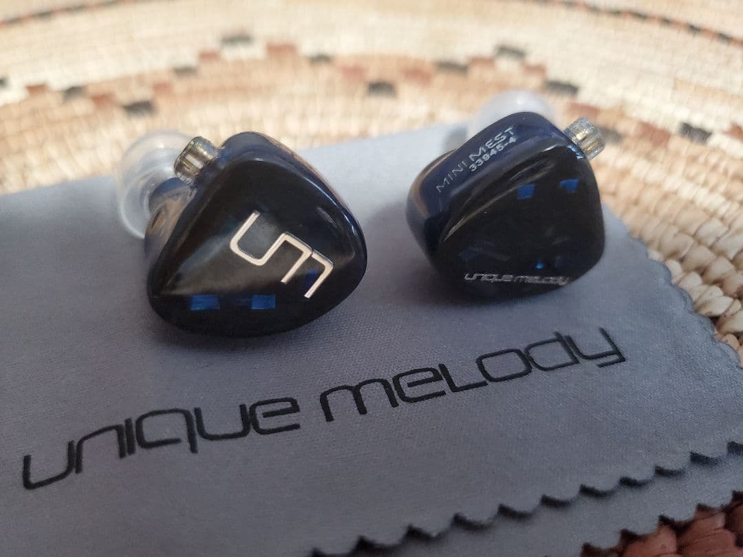 イヤホン Unique Melody mini Mest