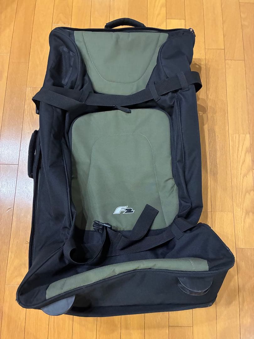 F2 スキー、スノーボード遠征用バッグ　ブラック・オリーブグリーン