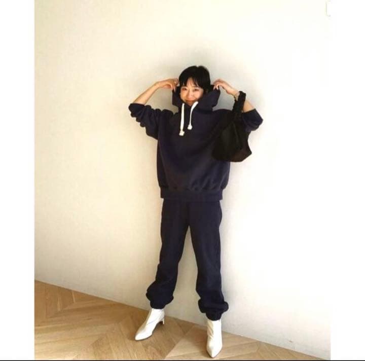 シールームリン　ネイビー　フーディー　新品