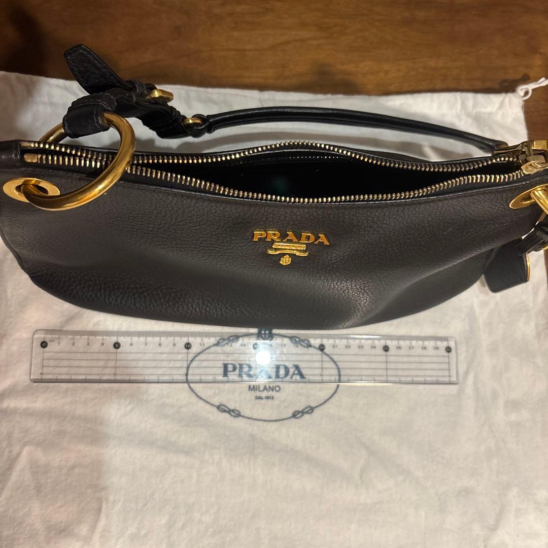 PRADA 黒 レザー ショルダーバッグ