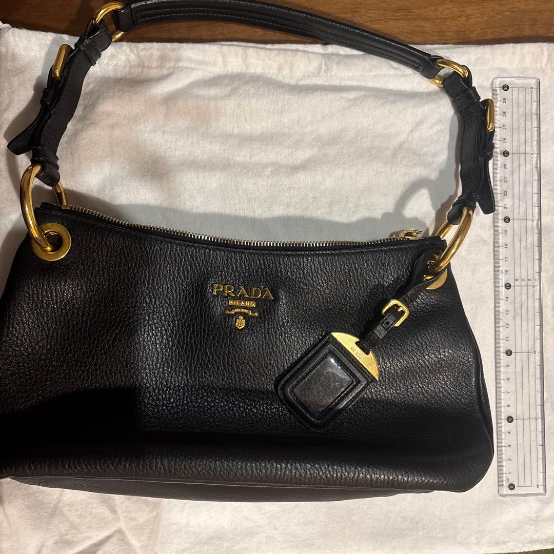 PRADA 黒 レザー ショルダーバッグ