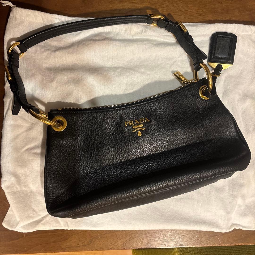 PRADA 黒 レザー ショルダーバッグ