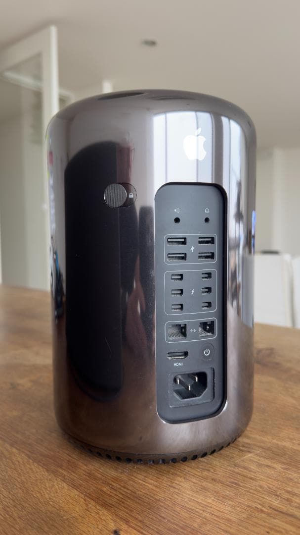 Mac Pro Late 2013 8コア 64GB 1TB D700