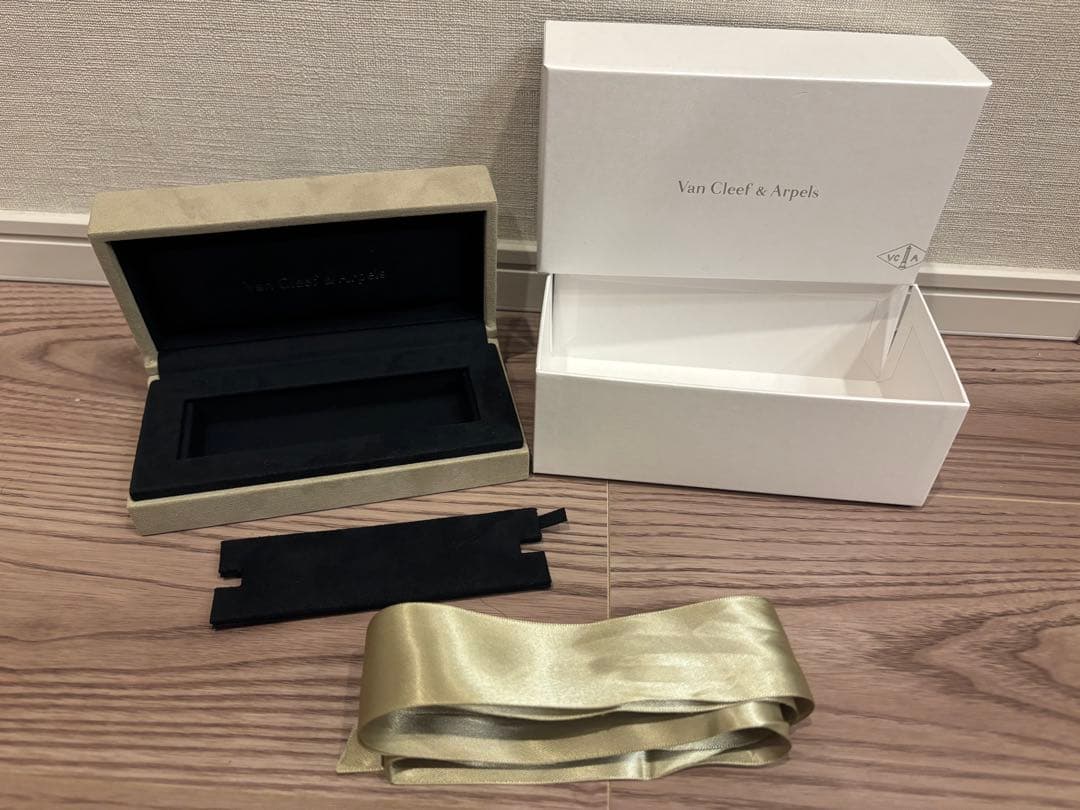 Van Cleef & Arpels 空箱　ギフトボックス