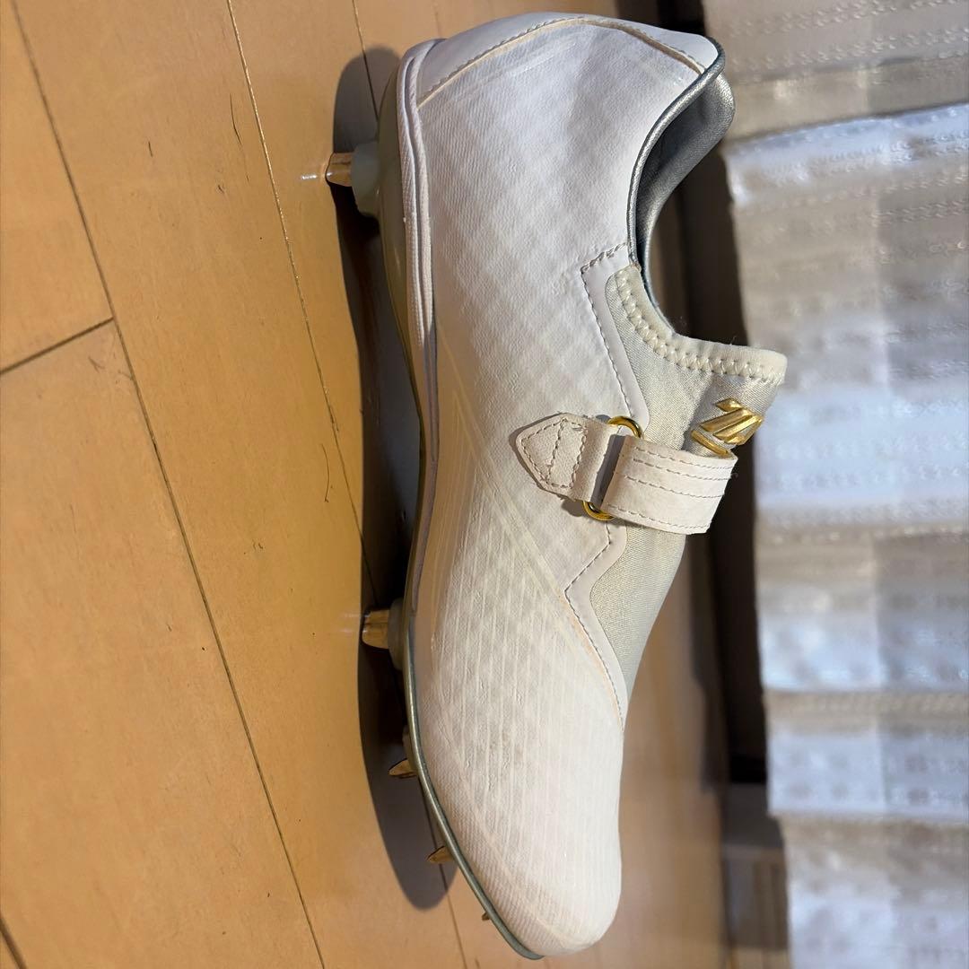 ZETTホワイト スパイクシューズ