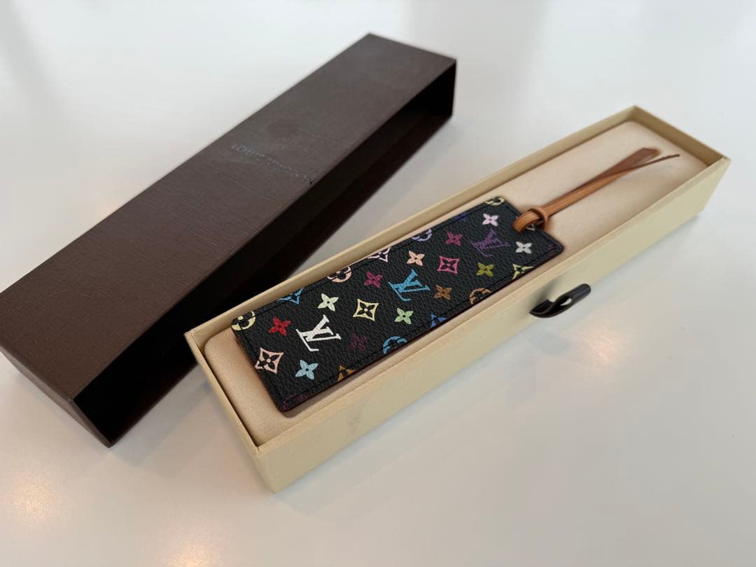 新品未使用ルイ・ヴィトンVUITTONノベルティ／ブックマーク／マルチカラー