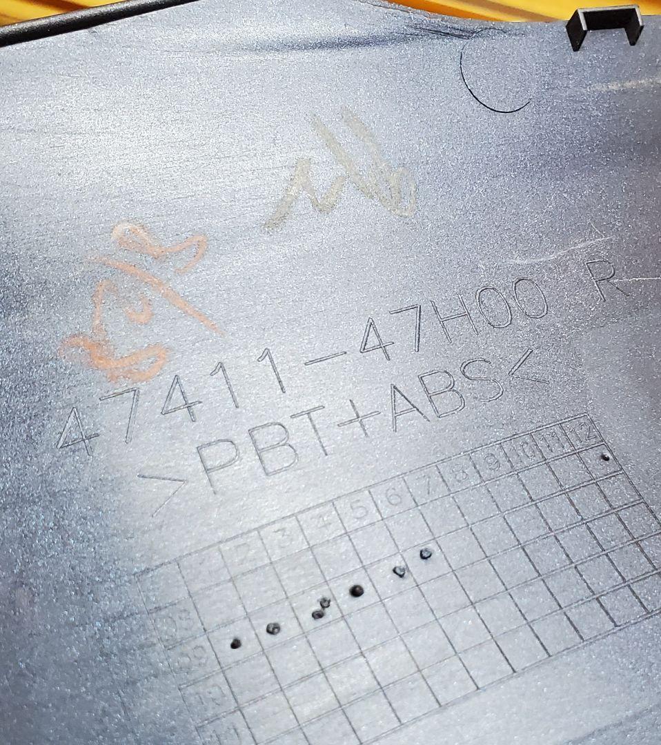 GSX-R1000 K9? L0? タンク下カウル　左右