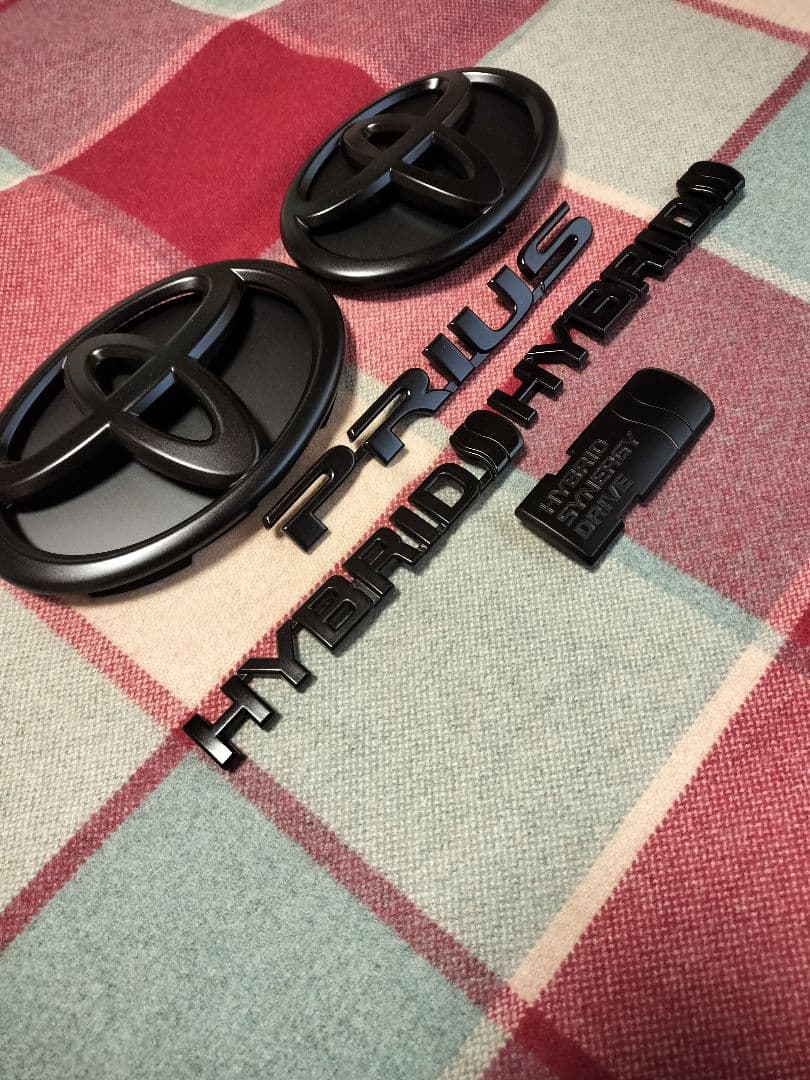 YOMIです。 トヨタエンブレム30プリウスエンブレム　6点セット