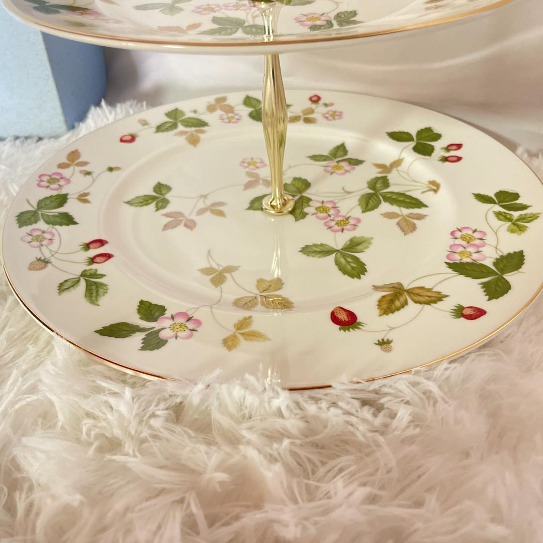 ウェッジウッド ワイルドストロベリー アフタヌーンティー用３段ケーキスタンド