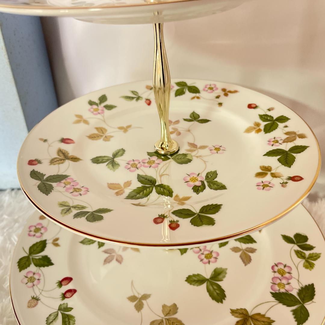 ウェッジウッド ワイルドストロベリー アフタヌーンティー用３段ケーキスタンド