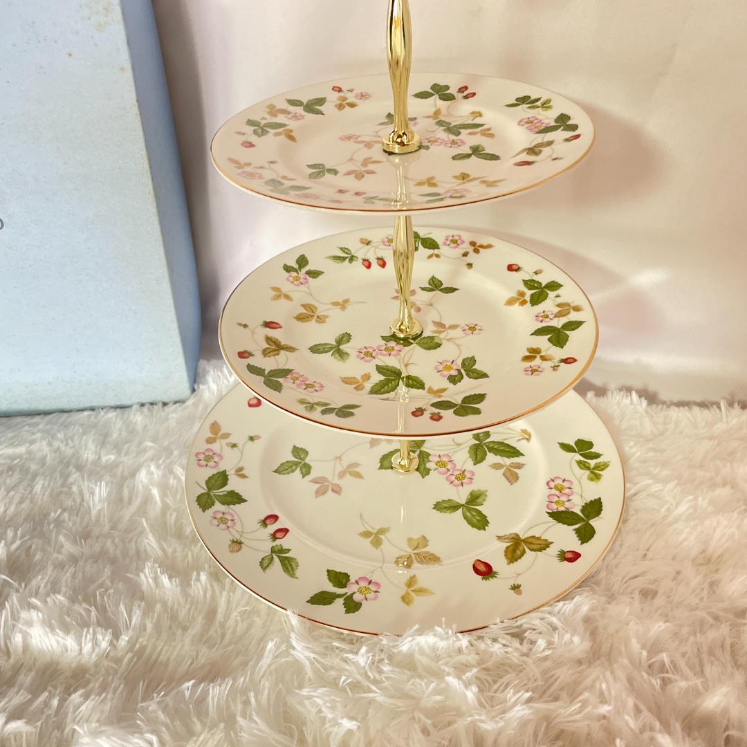 ウェッジウッド ワイルドストロベリー アフタヌーンティー用３段ケーキスタンド