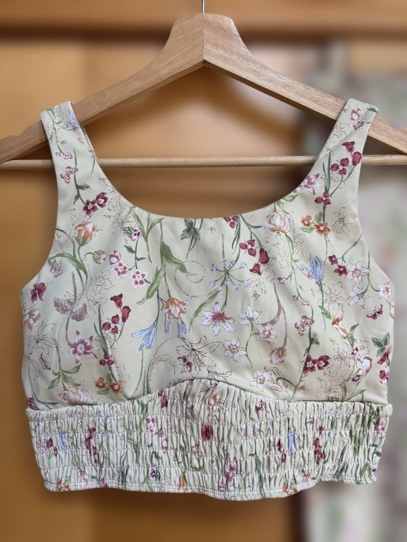 スカーラヨガウエア　上下　M サイズ　美品　薄黄色　小花柄　ブラトップ　レギンス