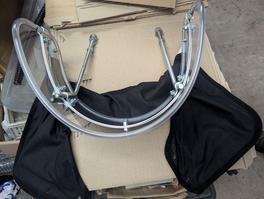 美品.短風防スクリーン曲げ加工済