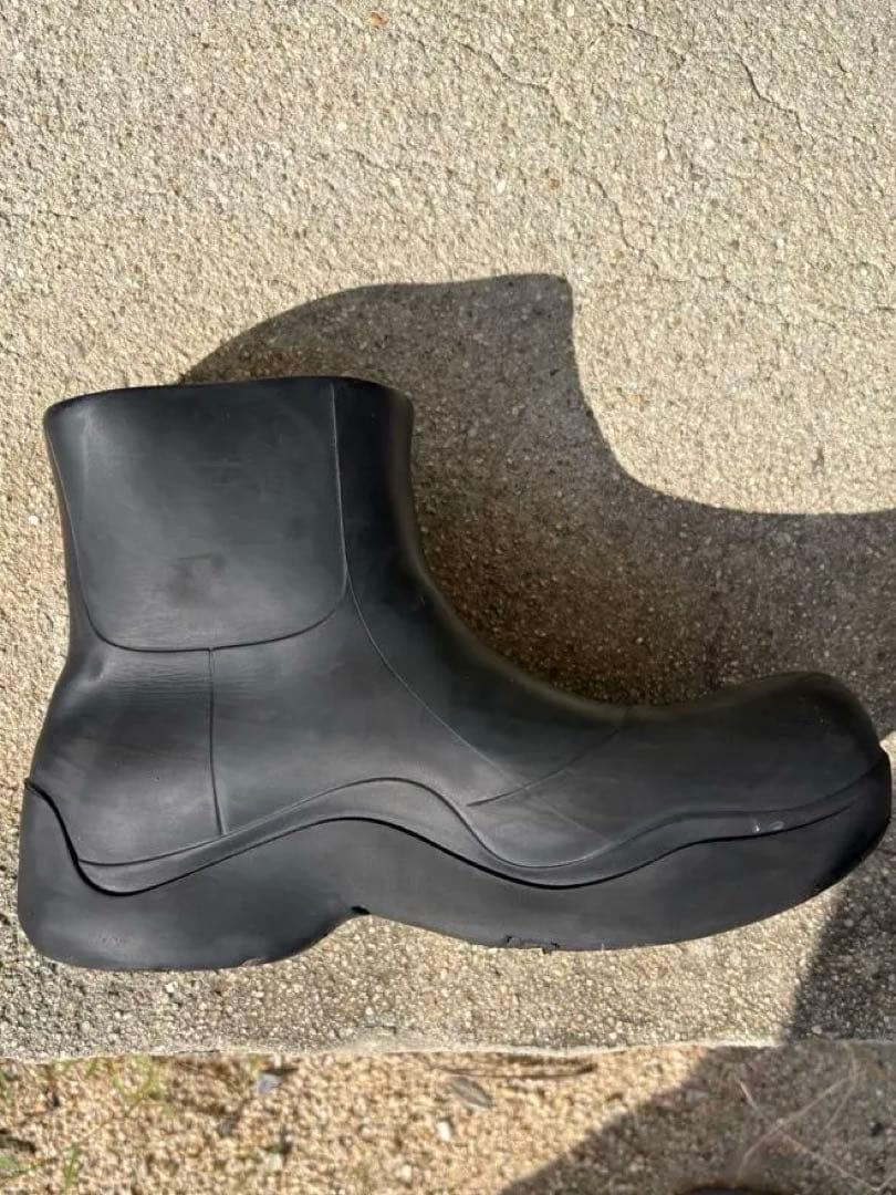 BOTTEGA VENETA ブラックショートブーツ