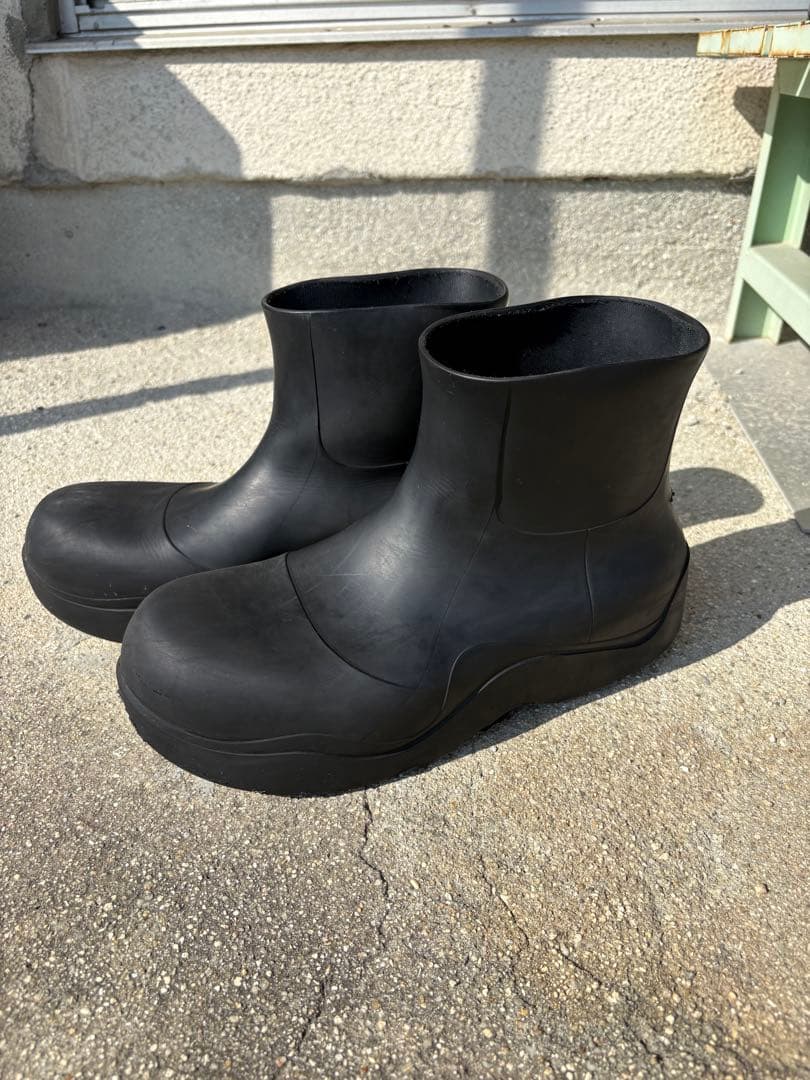 BOTTEGA VENETA ブラックショートブーツ