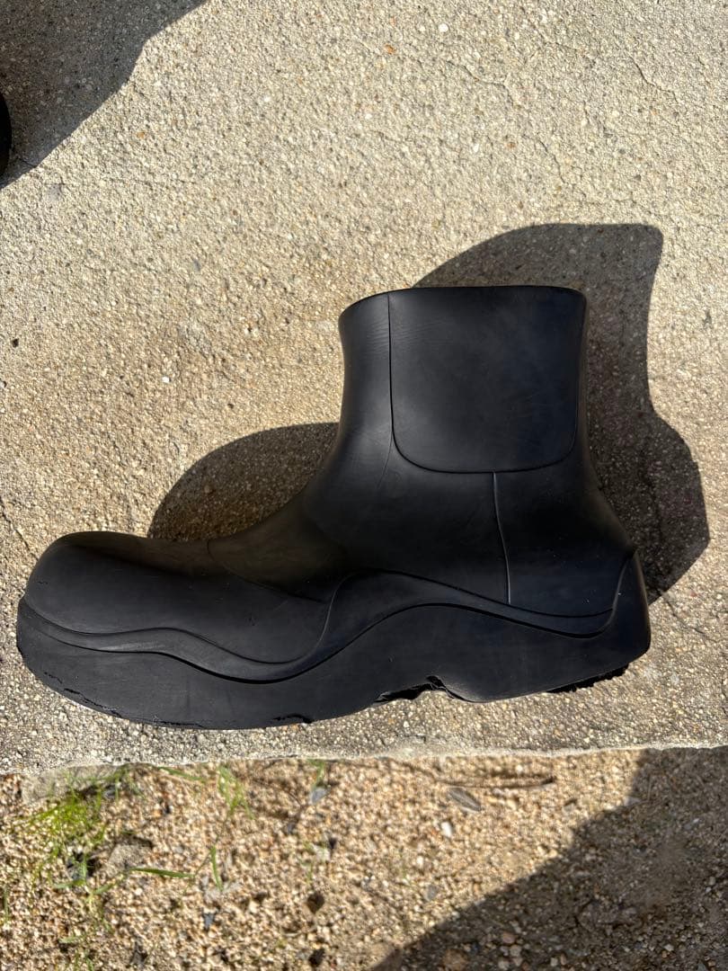 BOTTEGA VENETA ブラックショートブーツ