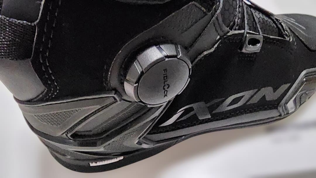 IXON BULL 2 WP ブラック 42サイズ