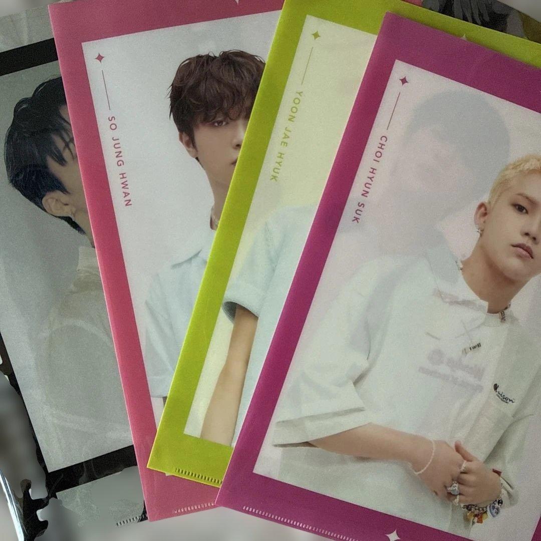 TREASURE CDや缶バッジなどいろいろ