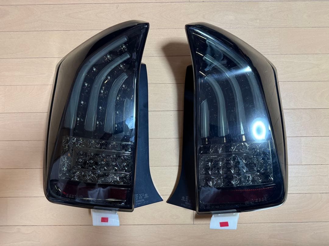 30プリウス VALENTI スモークテール　ソーケンシャル　美品