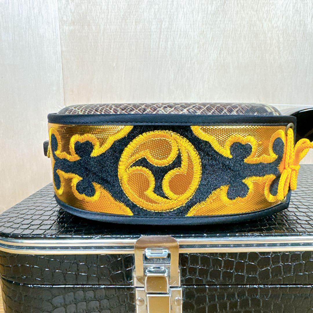 【美品】 初心者 入門 三線 沖縄三線 人工皮 ハードケース付き ツメ 駒