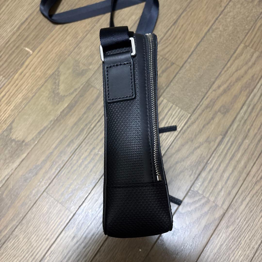 Lacoste ブラック ショルダーバッグ