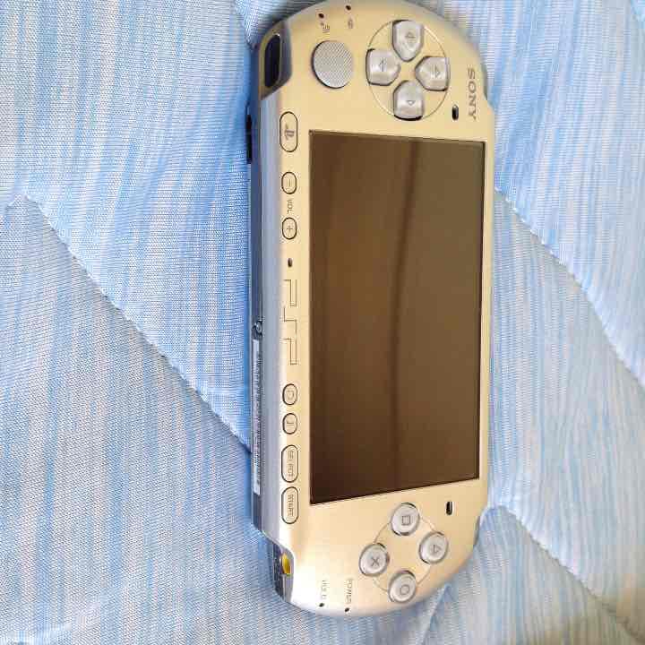 PSPとカセットのセットです