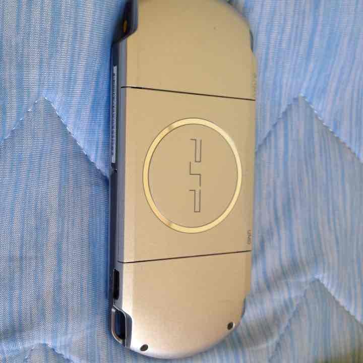 PSPとカセットのセットです