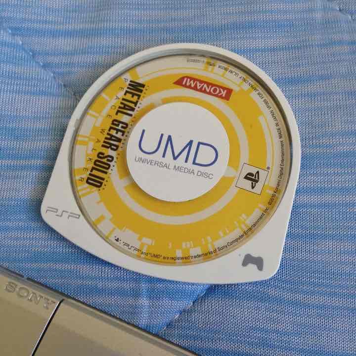 PSPとカセットのセットです