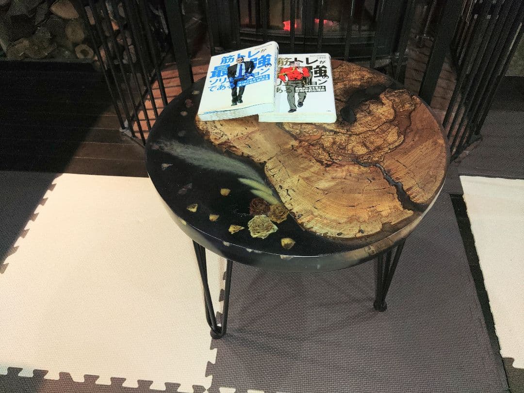 レジンとドライフラワーのテーブル
