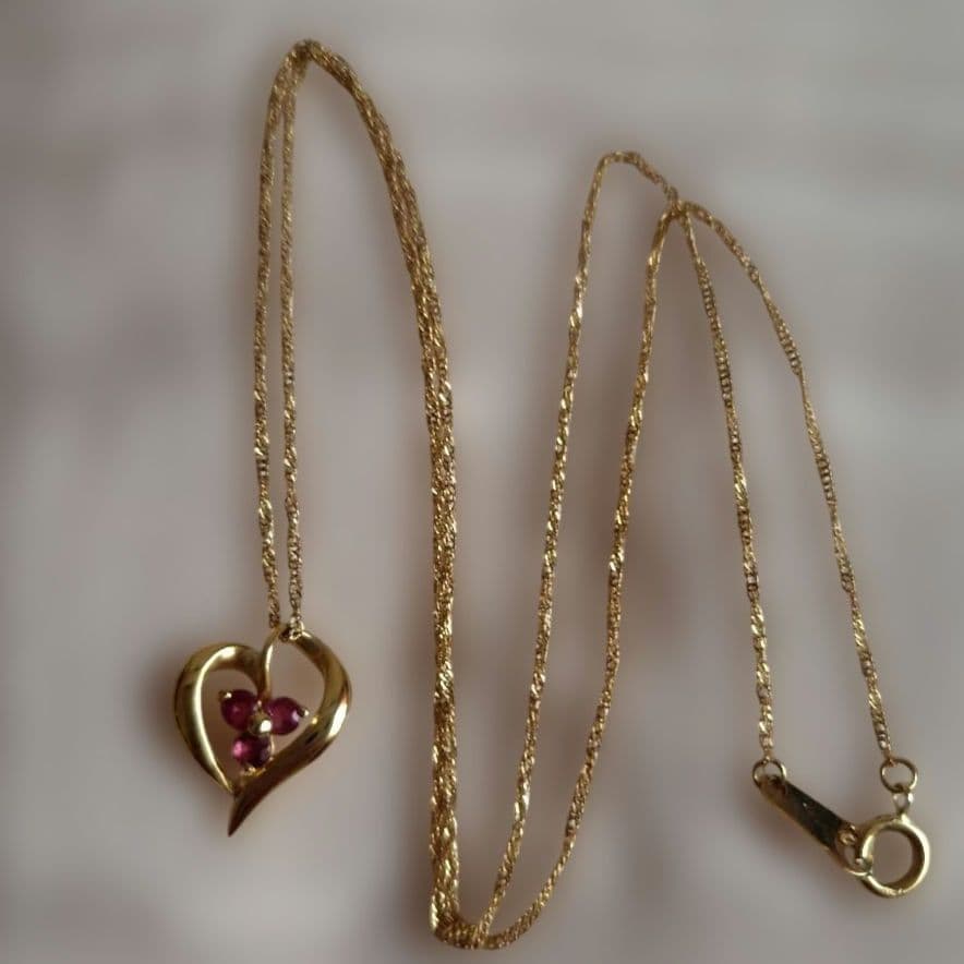 ハート形ルビー１８金ネックレス
