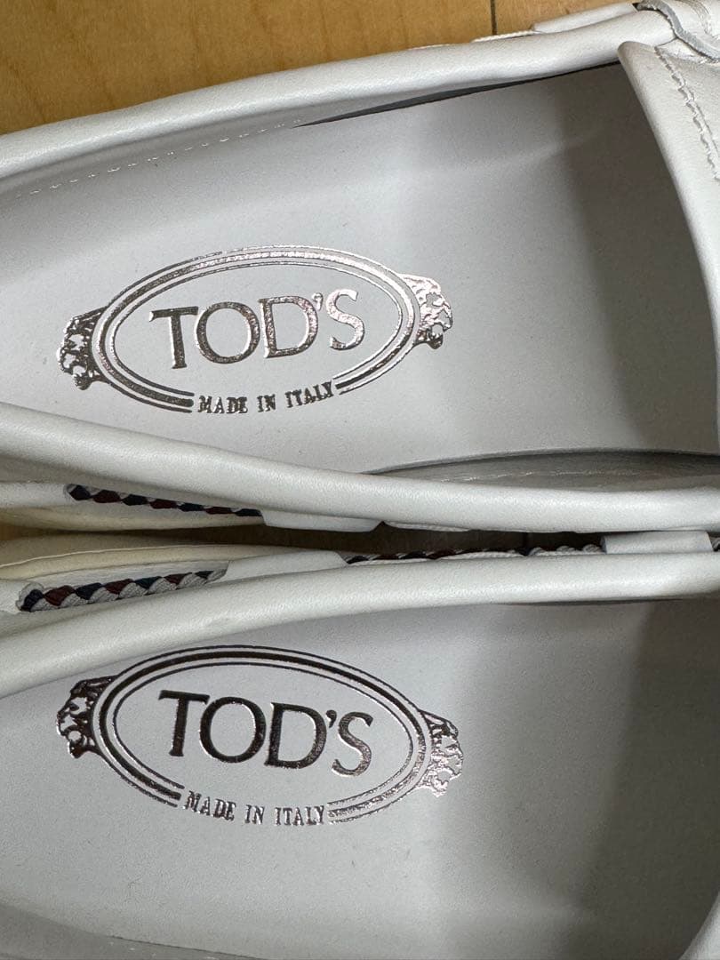 TOD'S トッズ　ホワイト モカシン　ドライビングシューズ