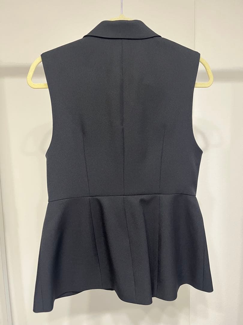 【美品】アプワイザーリッシェ　ウエストシェイプジレ　ペプラム　ベスト　ブラック