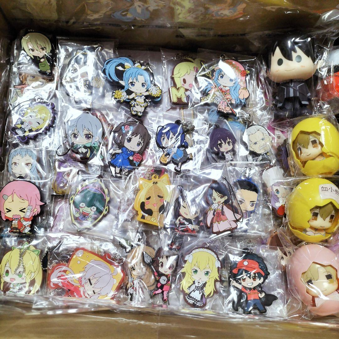 アニメ　キーホルダー　缶バッジ　ラバーストラップ　まとめ売り　ノンジャンル　大量