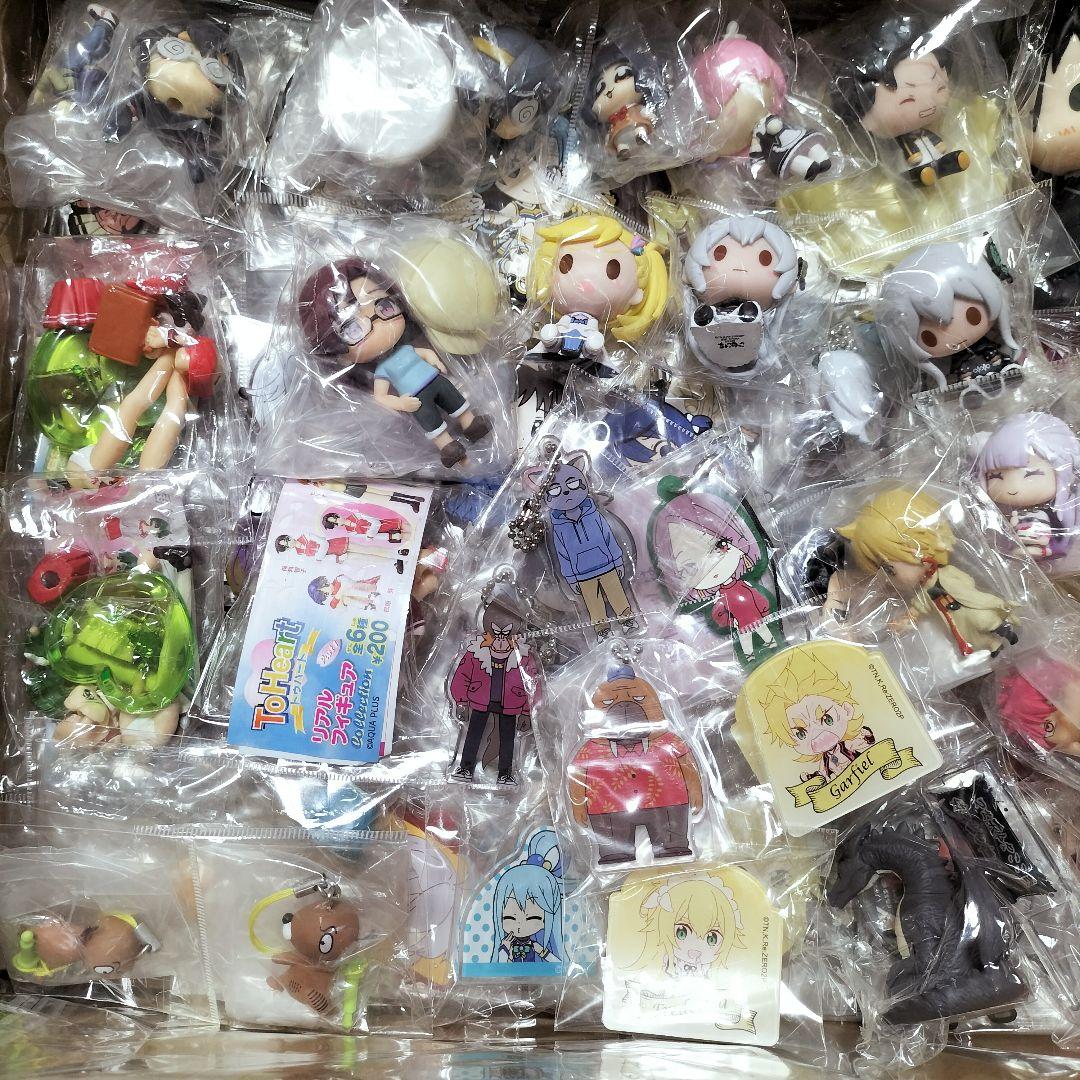アニメ　キーホルダー　缶バッジ　ラバーストラップ　まとめ売り　ノンジャンル　大量